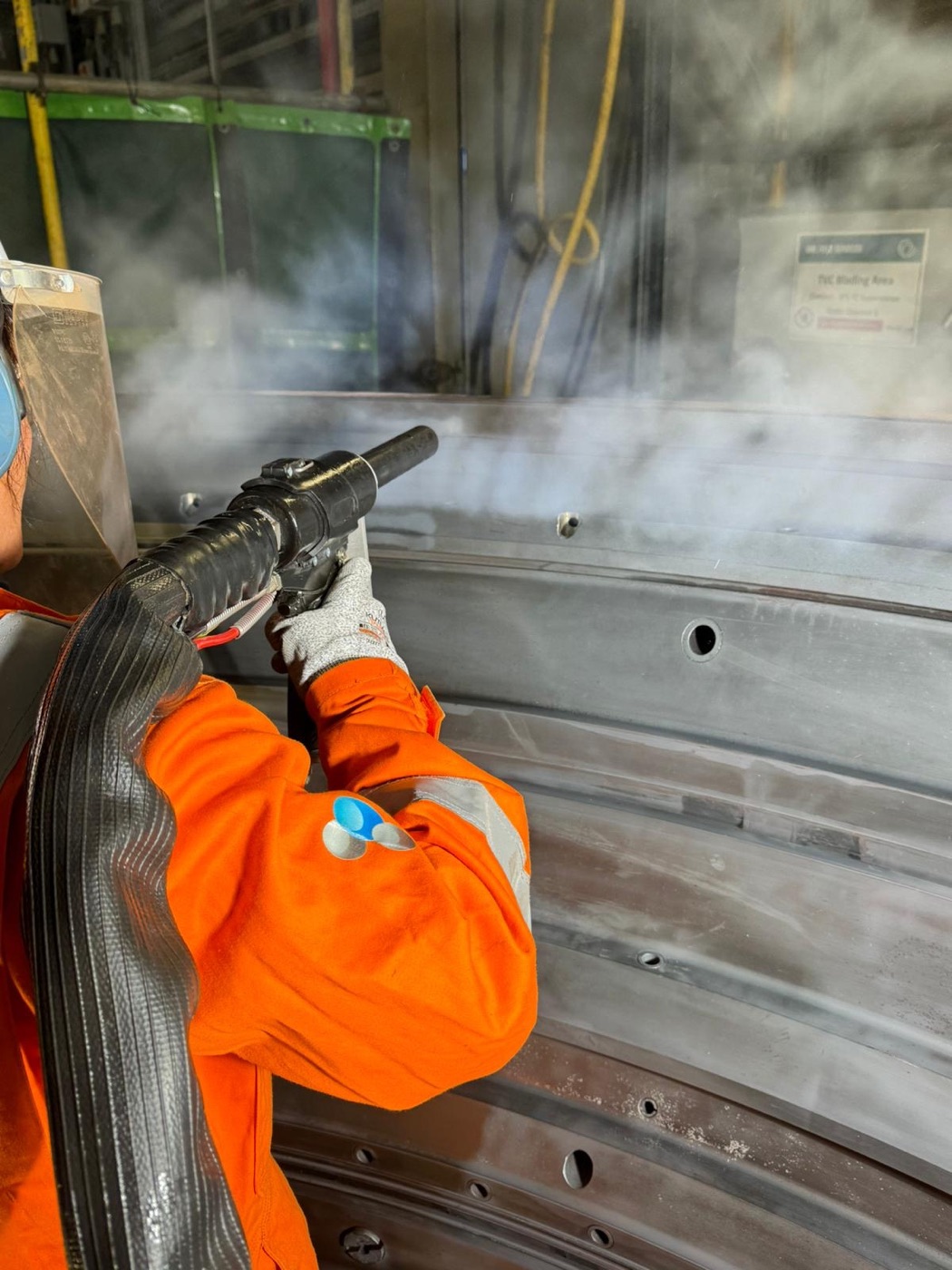 Dry ice blasting a steel surface